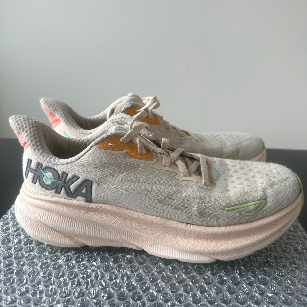 Hoka Running Clifton 9 women’s Shoes in Cream and Orange
